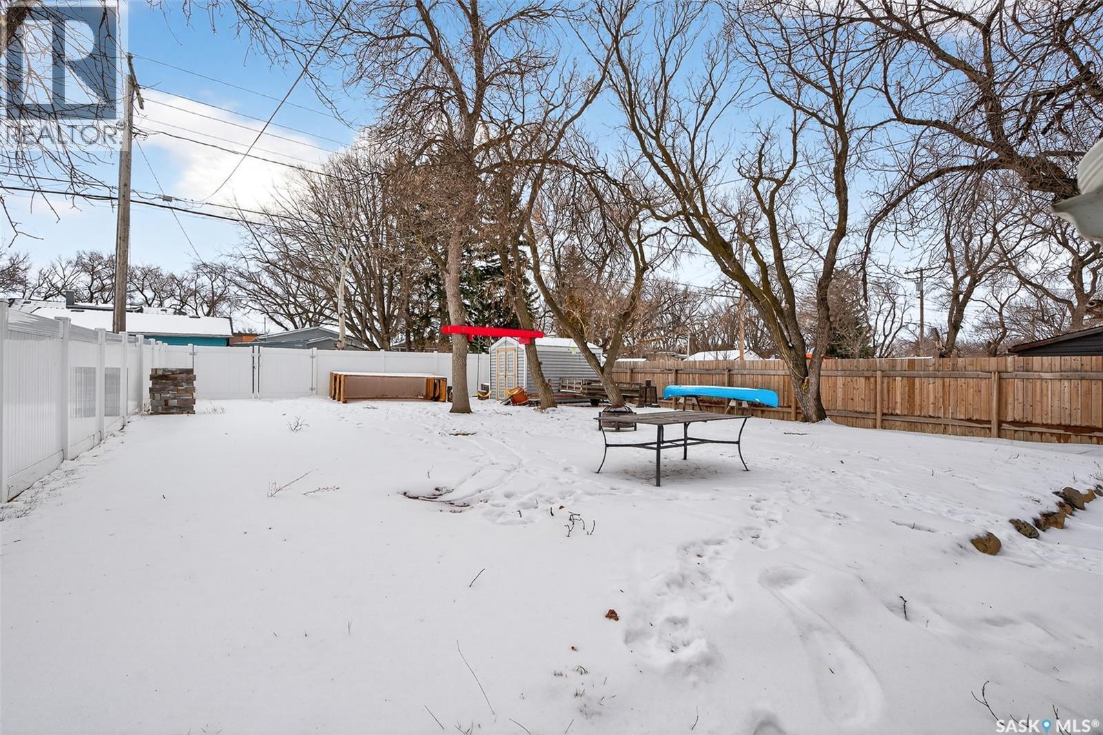 515 Coteau Street W, Moose Jaw, SK - Outdoor