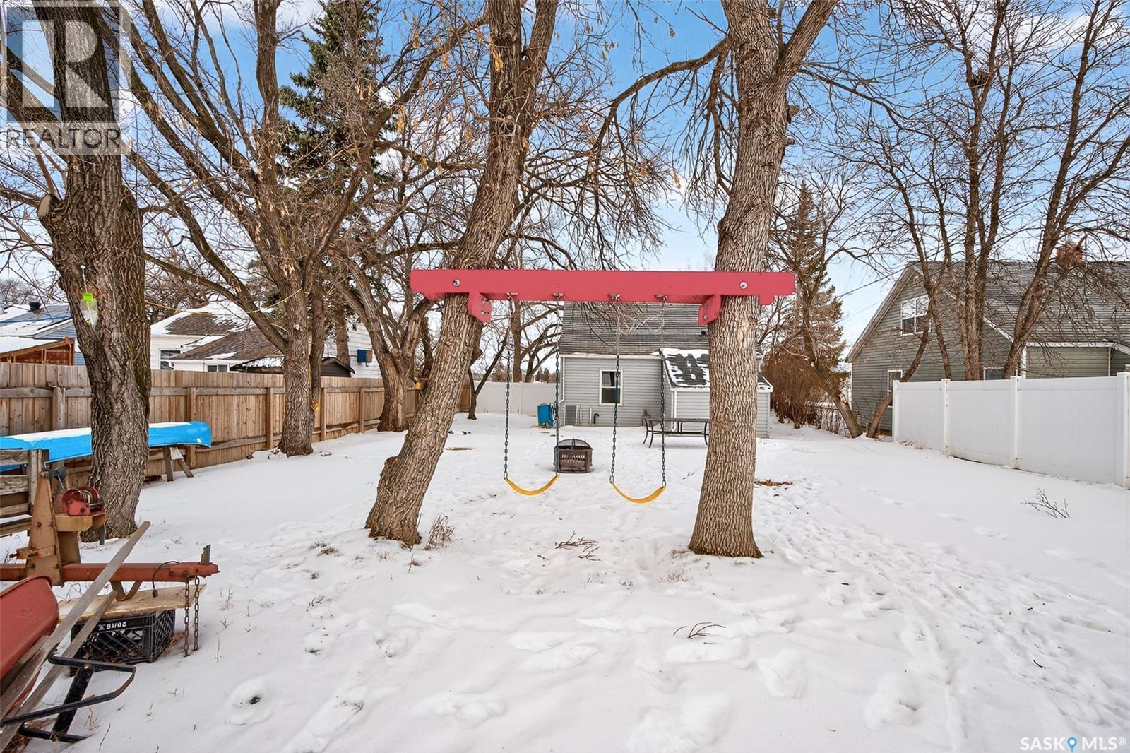 515 Coteau Street W, Moose Jaw, SK - Outdoor