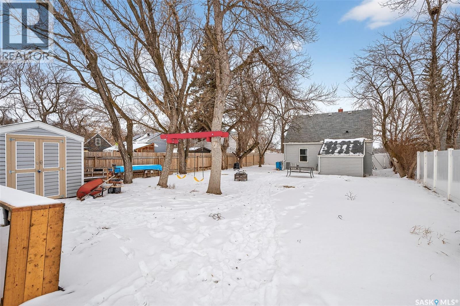515 Coteau Street W, Moose Jaw, SK - Outdoor