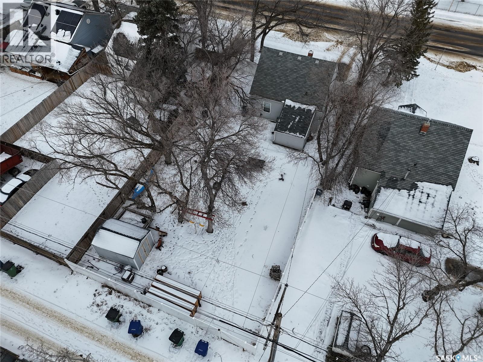 515 Coteau Street W, Moose Jaw, SK - Outdoor