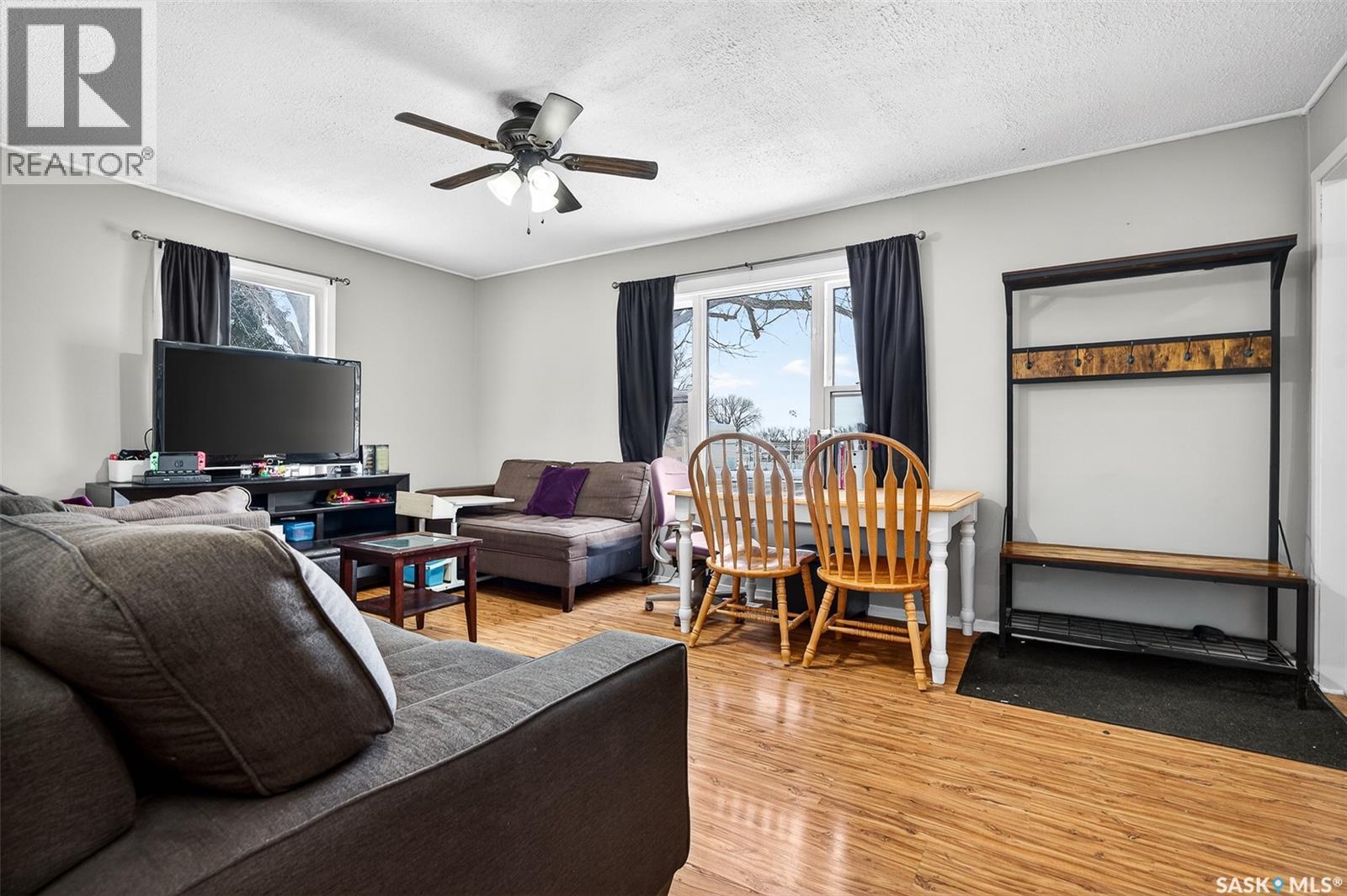 515 Coteau Street W, Moose Jaw, SK - Indoor Photo Showing Living Room
