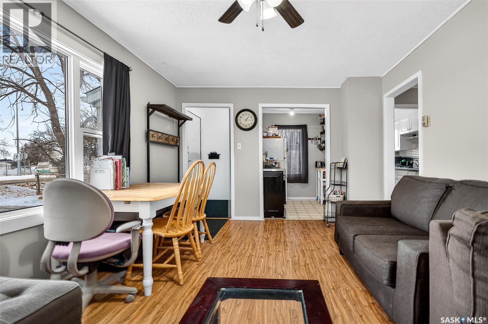 515 Coteau Street W, Moose Jaw, SK - Indoor Photo Showing Living Room