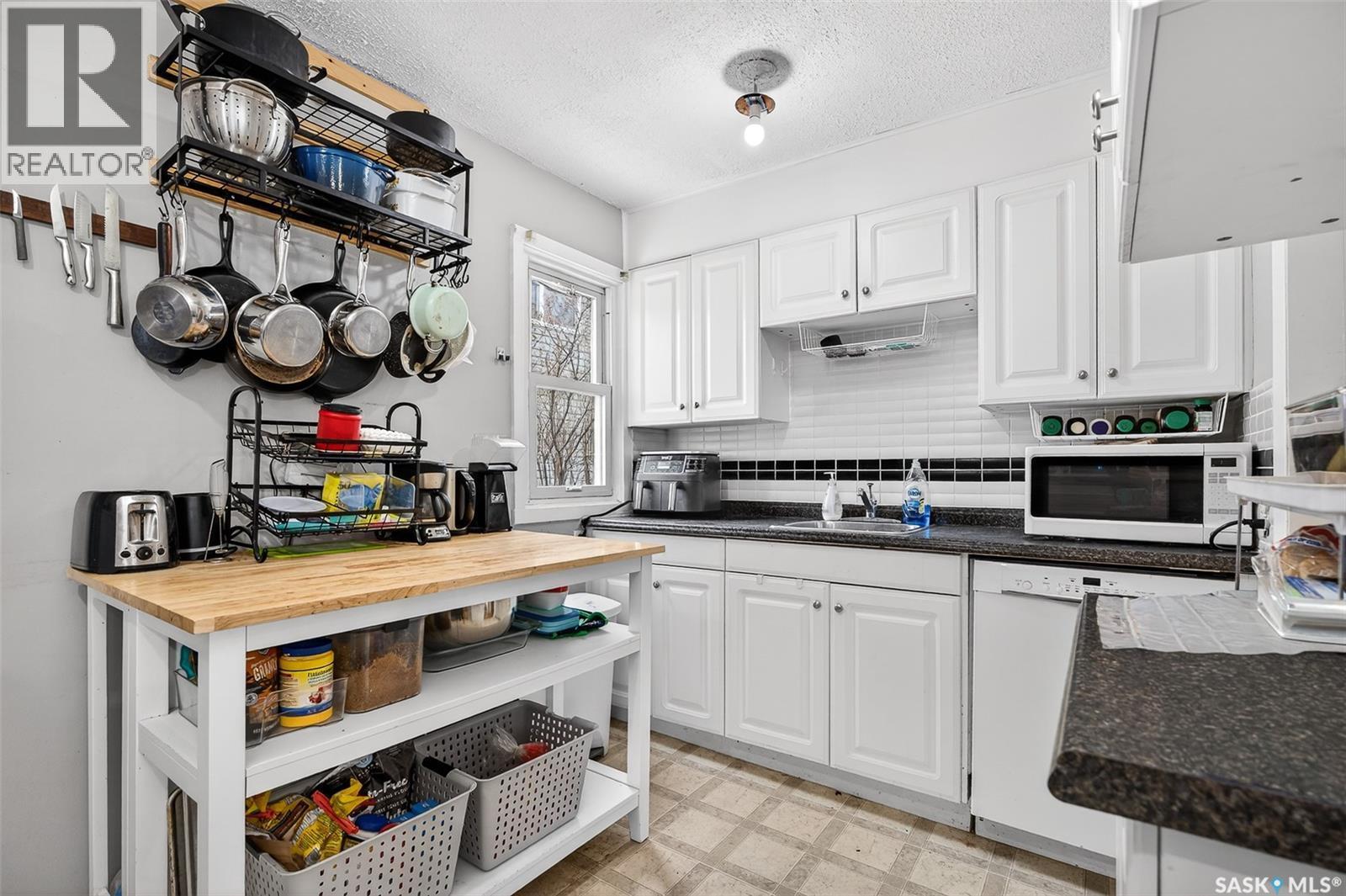 515 Coteau Street W, Moose Jaw, SK - Indoor Photo Showing Kitchen