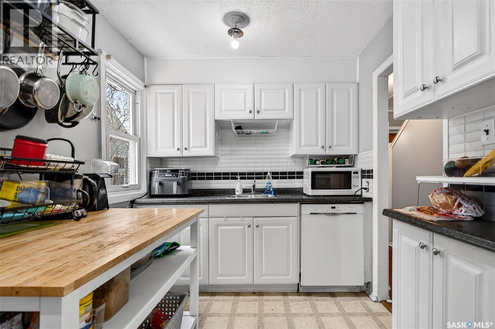 515 Coteau Street W, Moose Jaw, SK - Indoor Photo Showing Kitchen