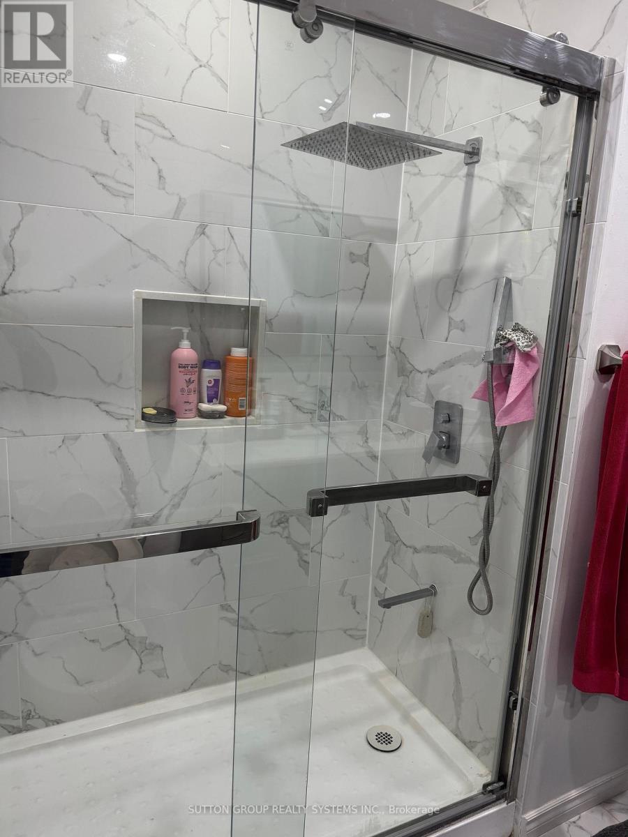 1338 Royal Drive, Peterborough, ON - Indoor Photo Showing Bathroom