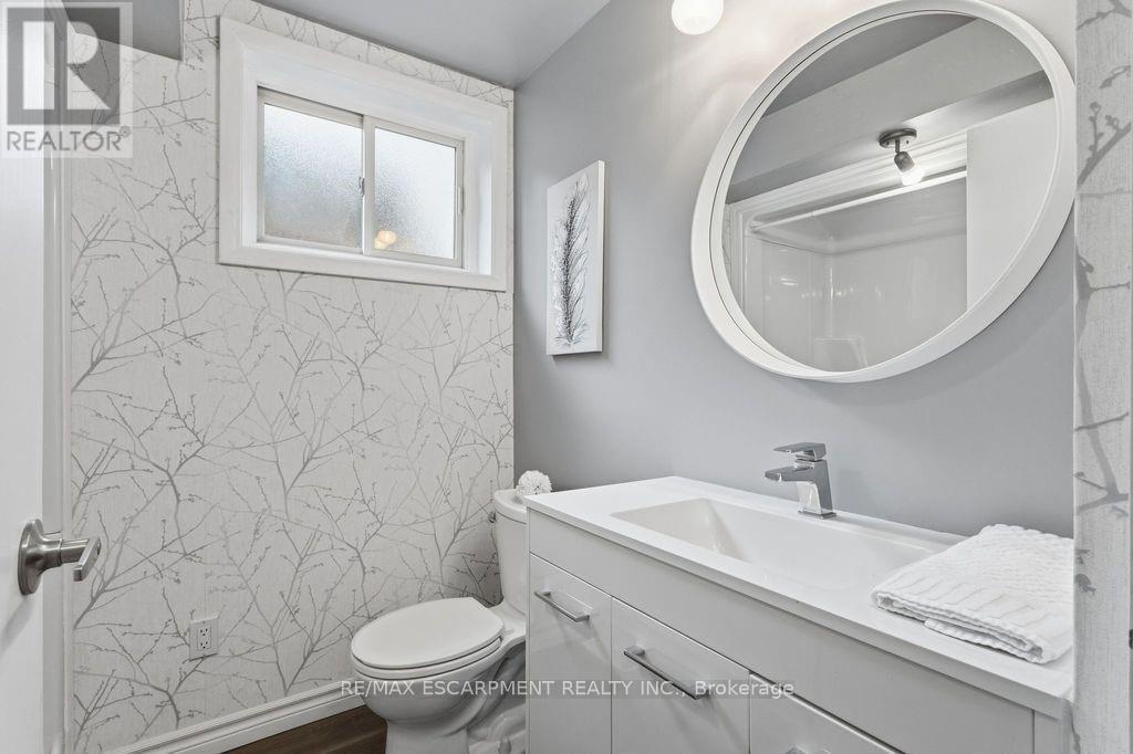 5119 Cherryhill Crescent, Burlington, ON - Indoor Photo Showing Bathroom