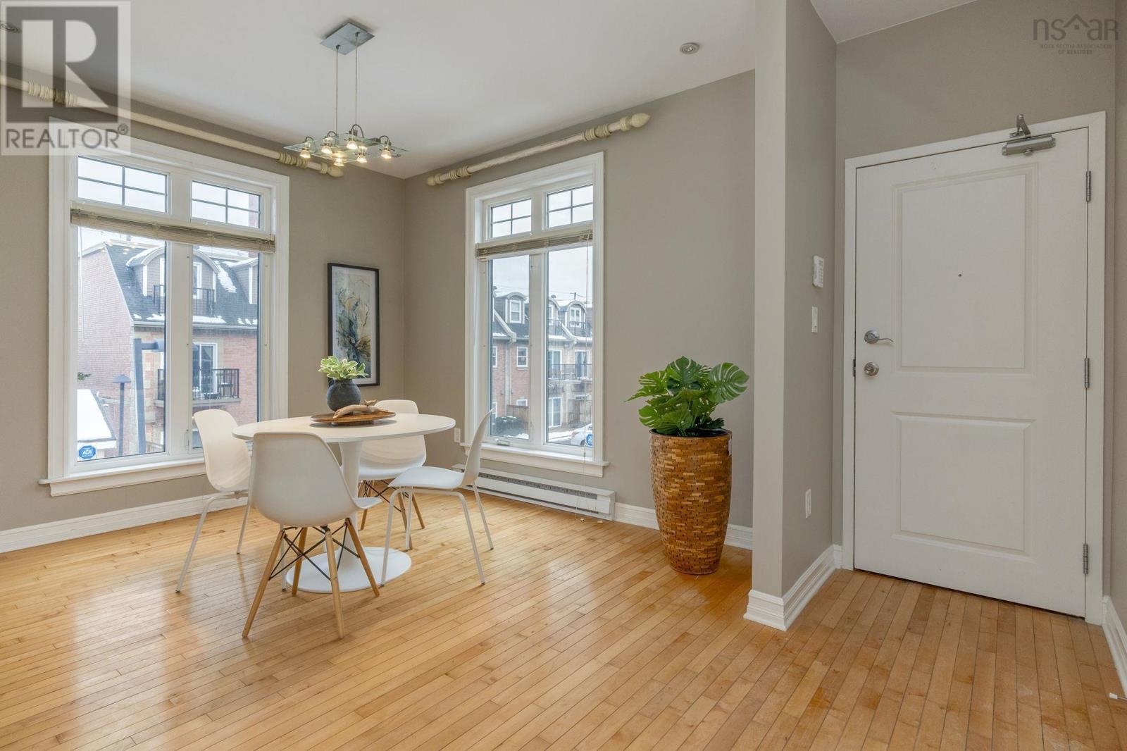 Bright & sunny - 5411 Saunders Lane, Halifax, NS - Indoor