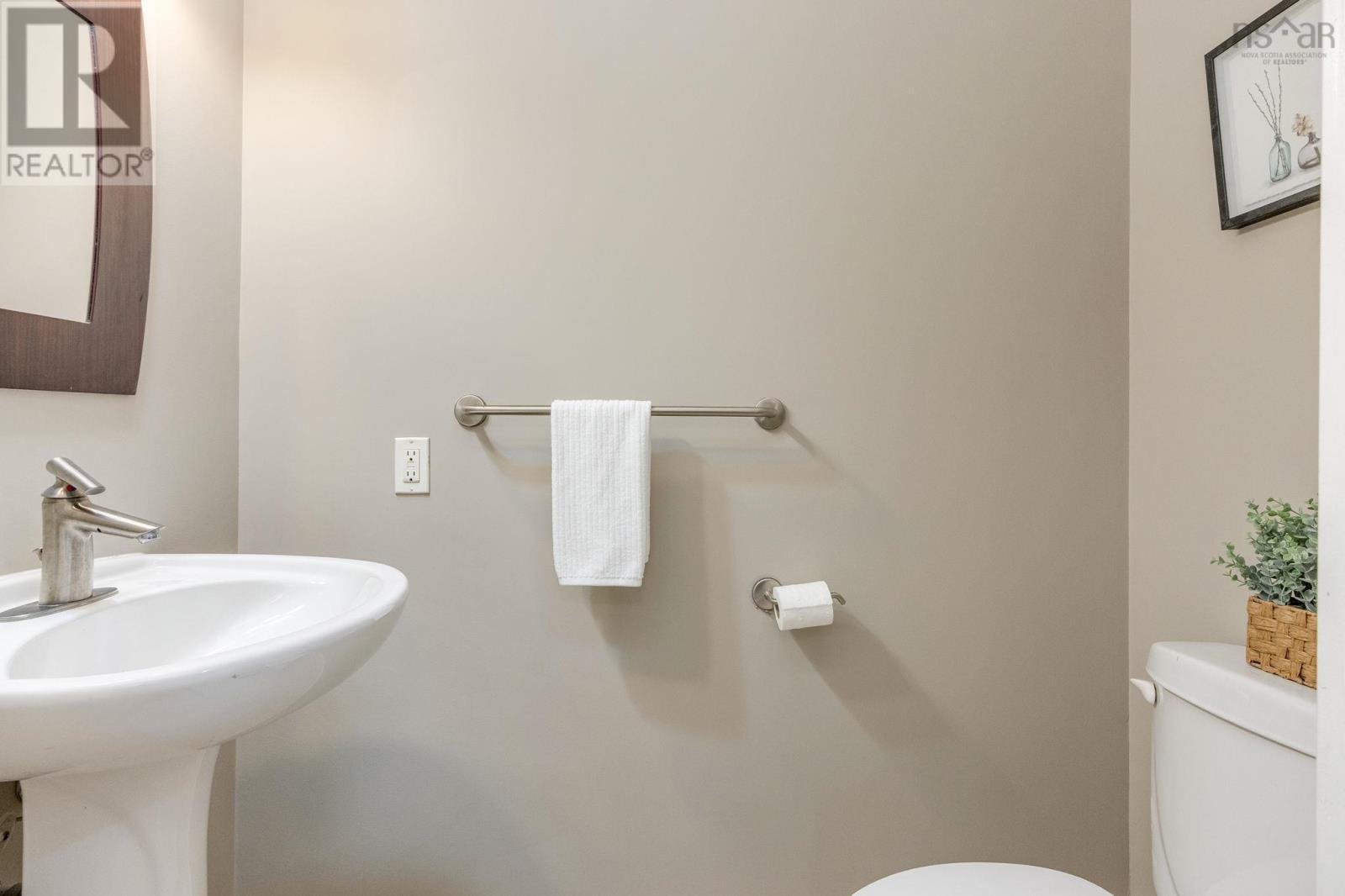 Convenient main level powder room - 5411 Saunders Lane, Halifax, NS - Indoor Photo Showing Bathroom