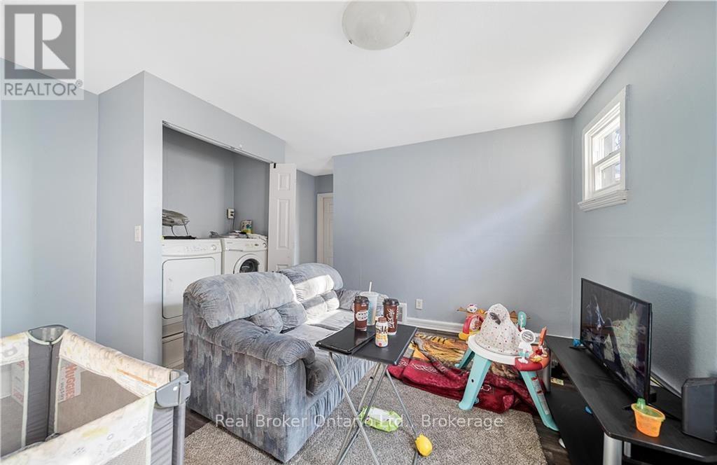 473 Colborne Street, Brantford, ON - Indoor