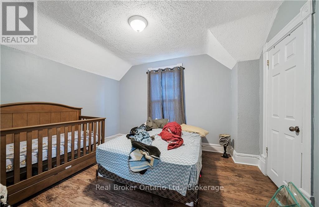 473 Colborne Street, Brantford, ON - Indoor Photo Showing Bedroom