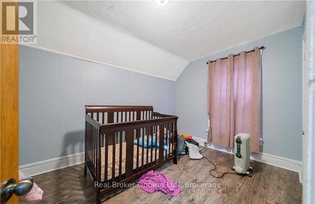 473 Colborne Street, Brantford, ON - Indoor Photo Showing Bedroom