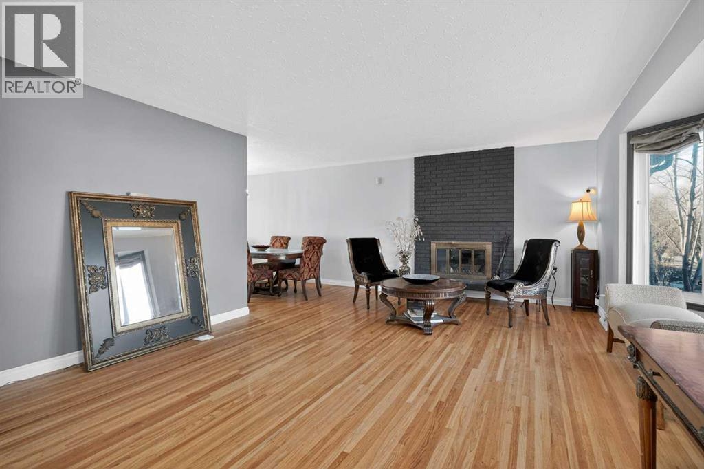 4112 19 Street Nw, Calgary, AB - Indoor