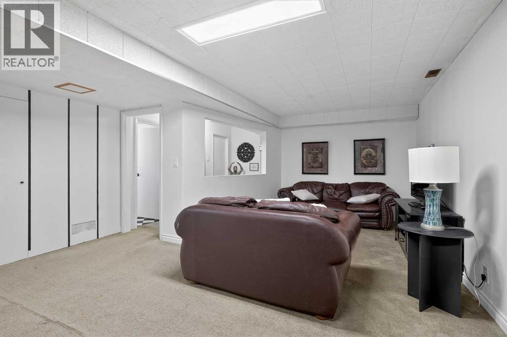 4112 19 Street Nw, Calgary, AB - Indoor