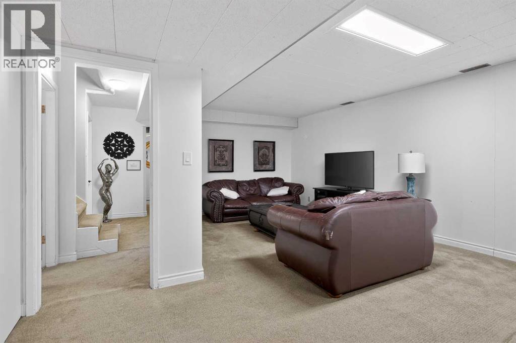 4112 19 Street Nw, Calgary, AB - Indoor