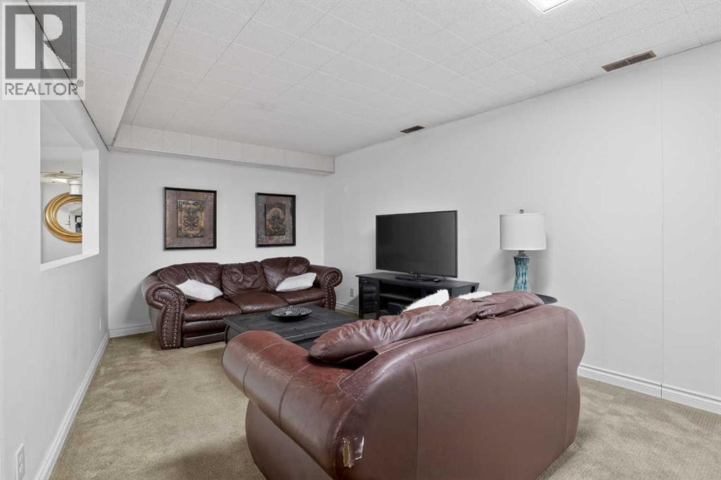 4112 19 Street Nw, Calgary, AB - Indoor