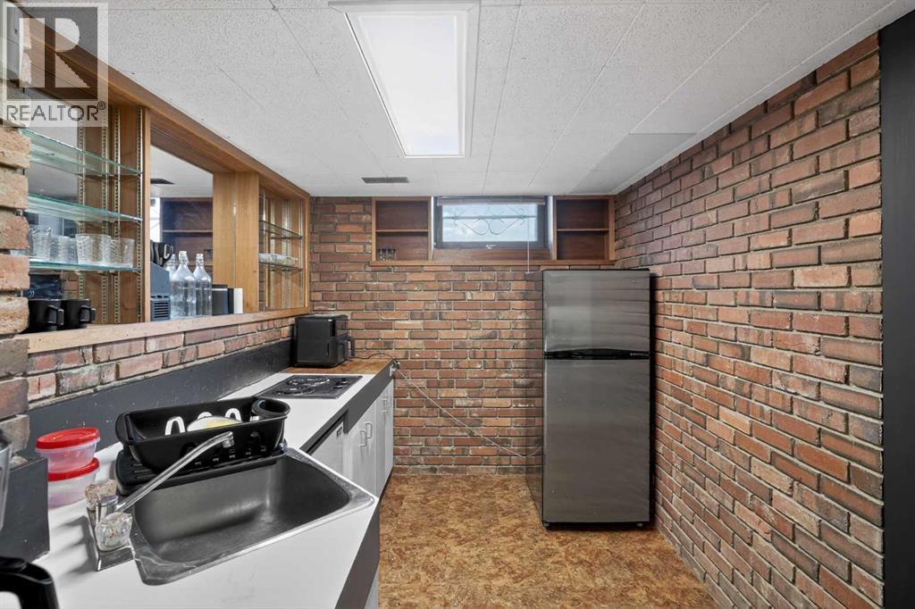 4112 19 Street Nw, Calgary, AB - Indoor Photo Showing Other Room