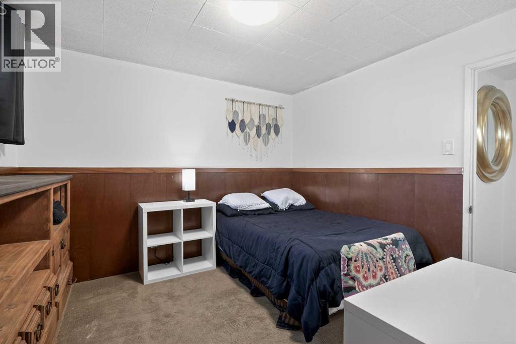 4112 19 Street Nw, Calgary, AB - Indoor Photo Showing Bedroom