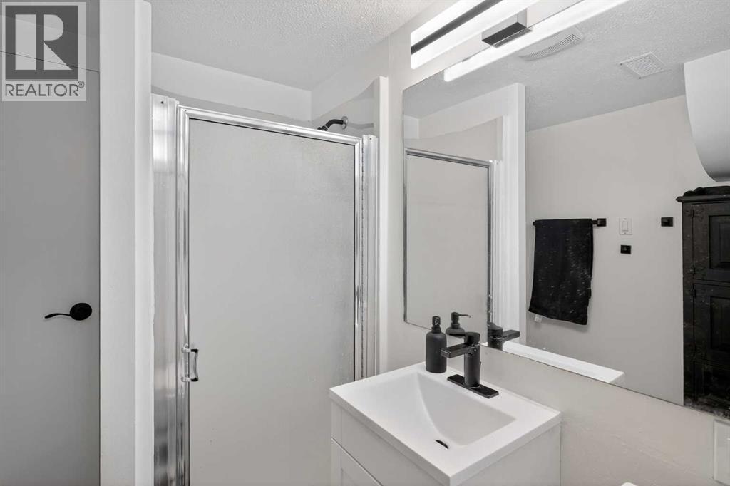 4112 19 Street Nw, Calgary, AB - Indoor