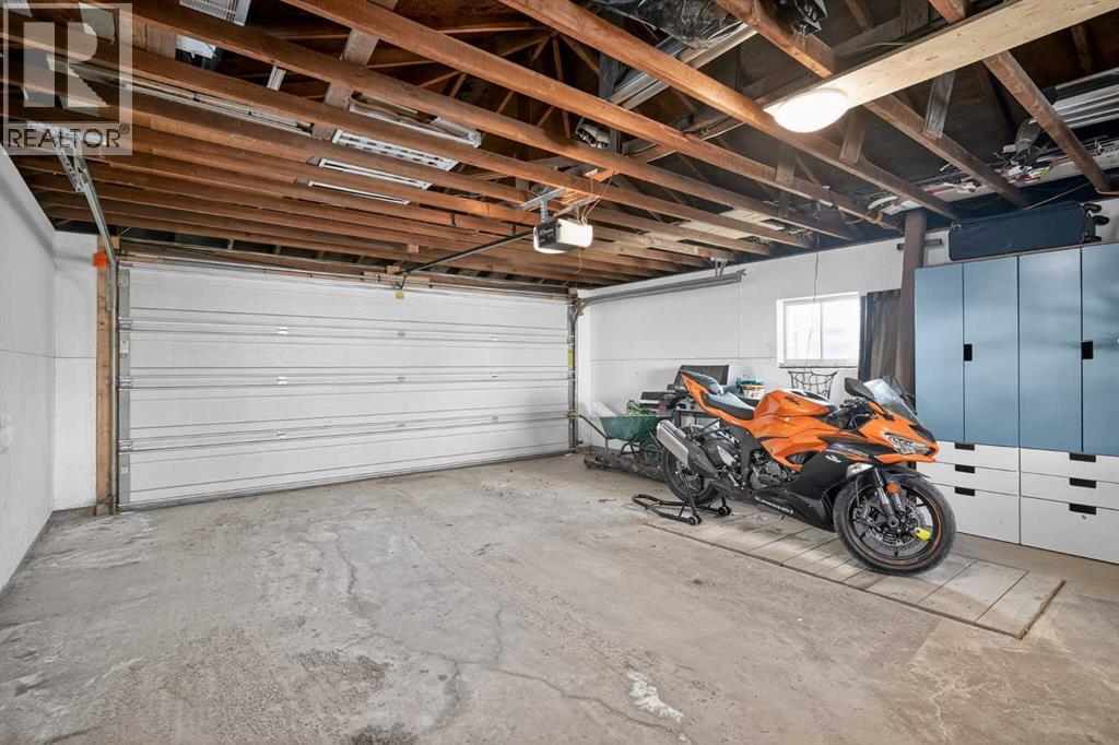4112 19 Street Nw, Calgary, AB - Indoor Photo Showing Garage