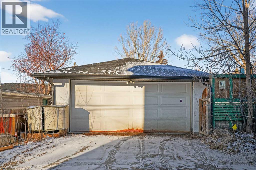 4112 19 Street Nw, Calgary, AB - Outdoor