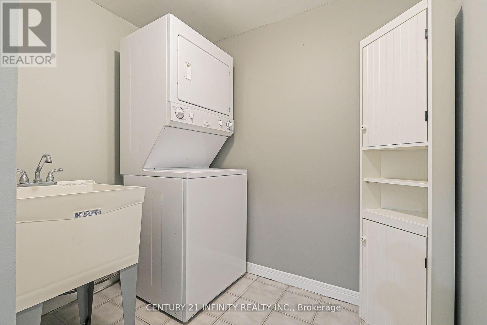 En-suite laundry - 306 - 80 Athol Street E, Oshawa (Central), ON - Indoor Photo Showing Laundry Room