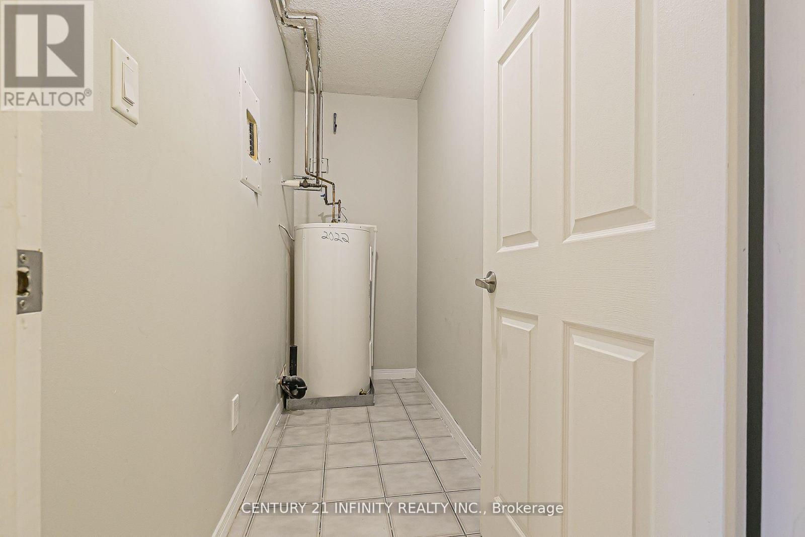 Storage room - 306 - 80 Athol Street E, Oshawa (Central), ON - Indoor Photo Showing Laundry Room