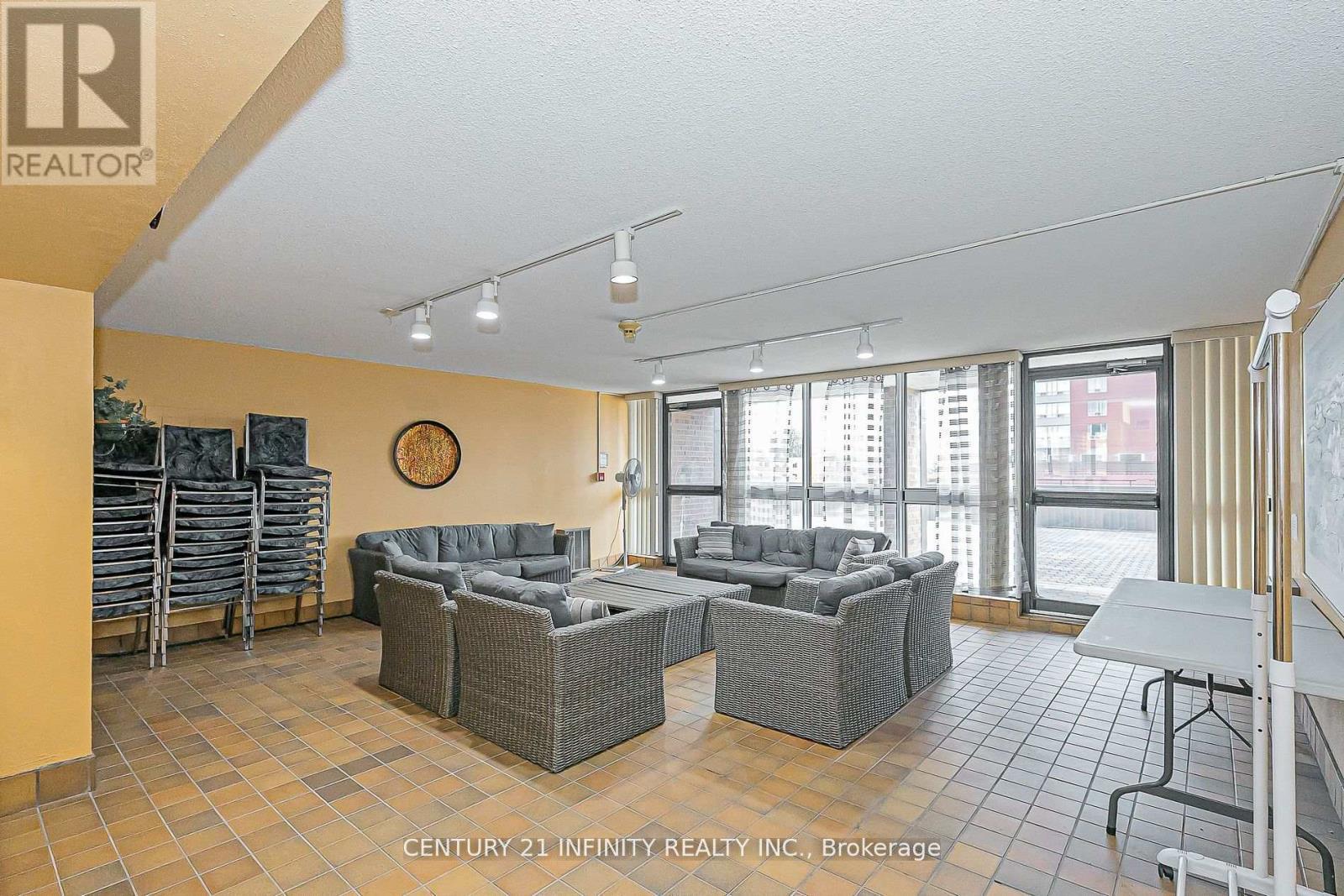 Party/meeting room - 306 - 80 Athol Street E, Oshawa (Central), ON - Indoor