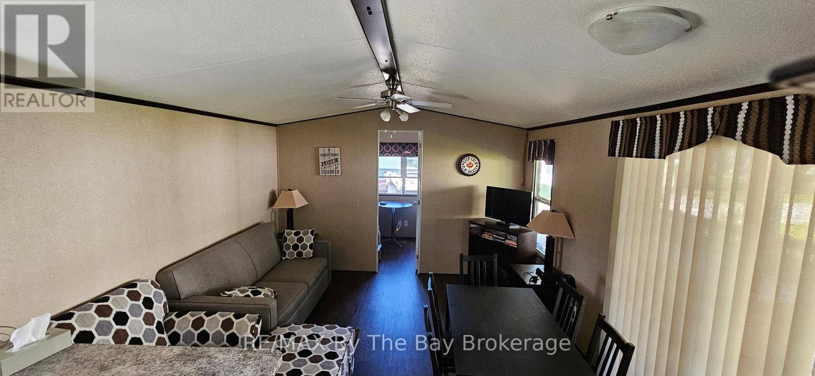 17 Chippewa Trail, Wasaga Beach, ON - Indoor Photo Showing Other Room