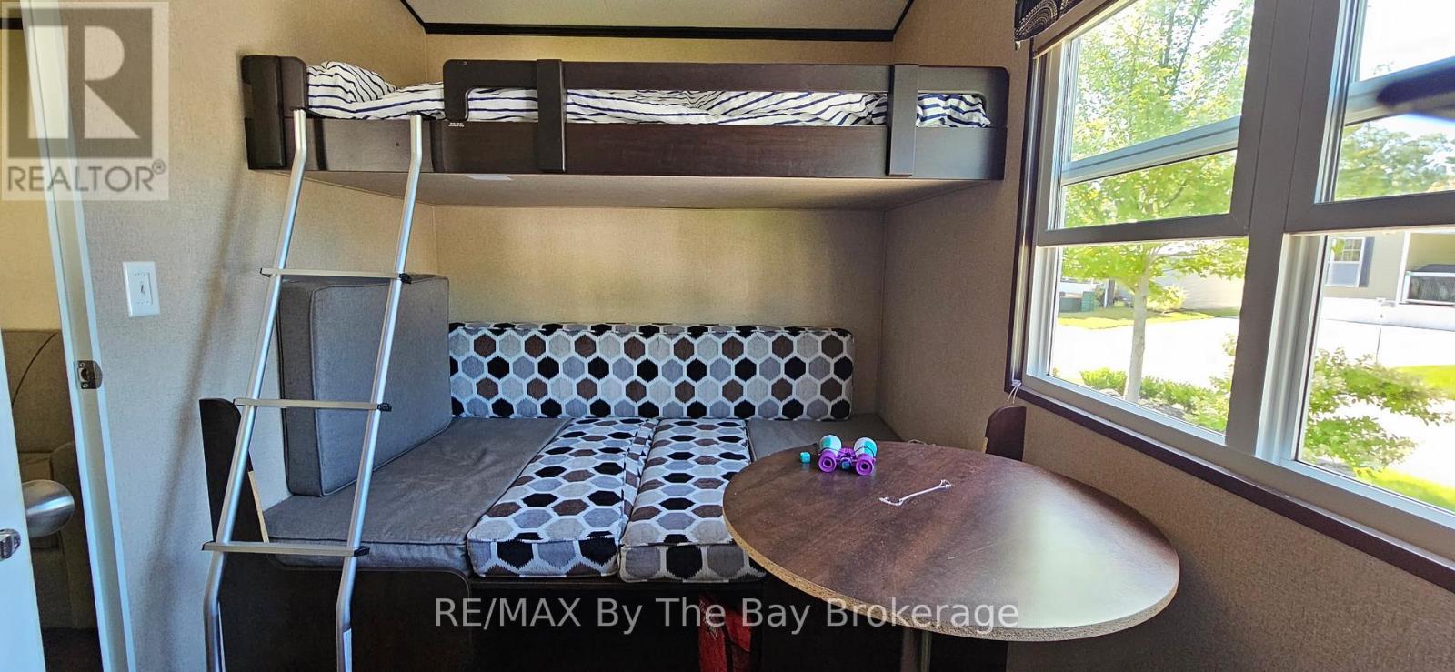 17 Chippewa Trail, Wasaga Beach, ON - Indoor