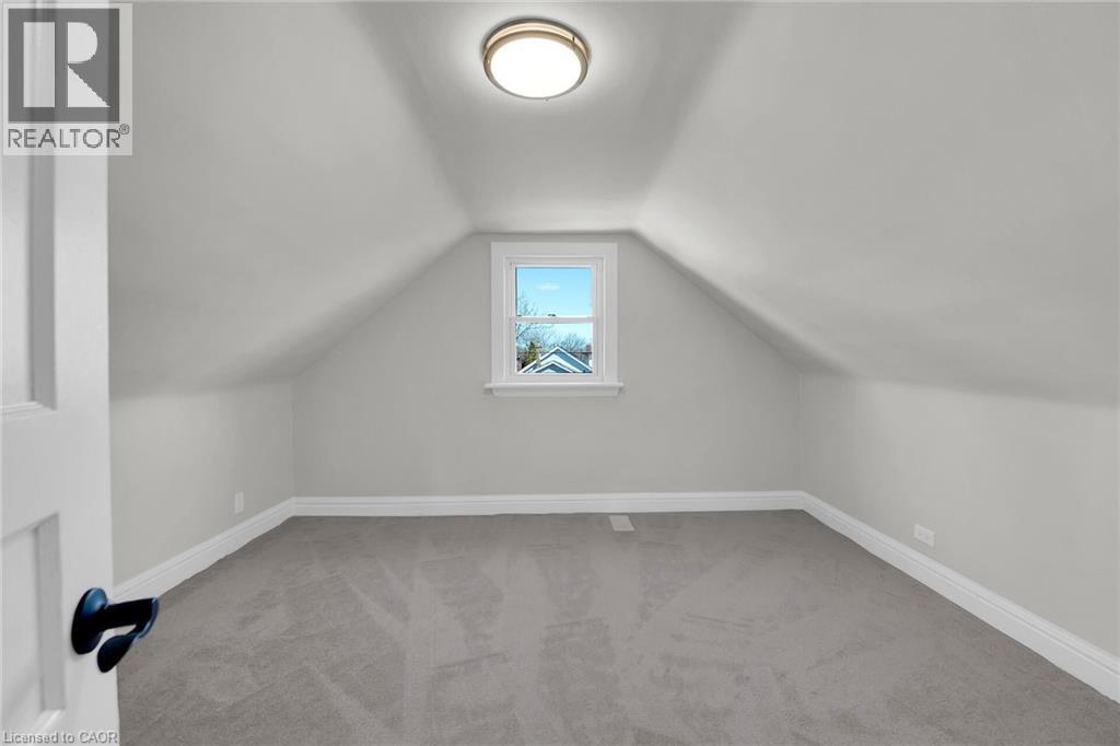 70 Robins Avenue, Hamilton, ON - Indoor Photo Showing Other Room