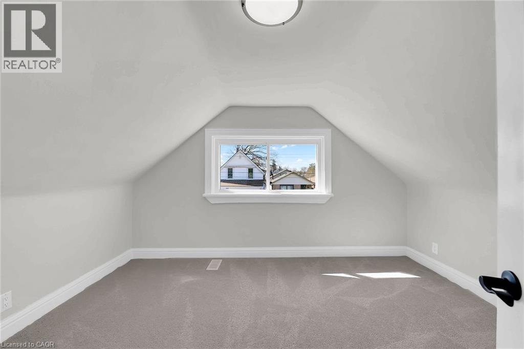 70 Robins Avenue, Hamilton, ON - Indoor Photo Showing Other Room