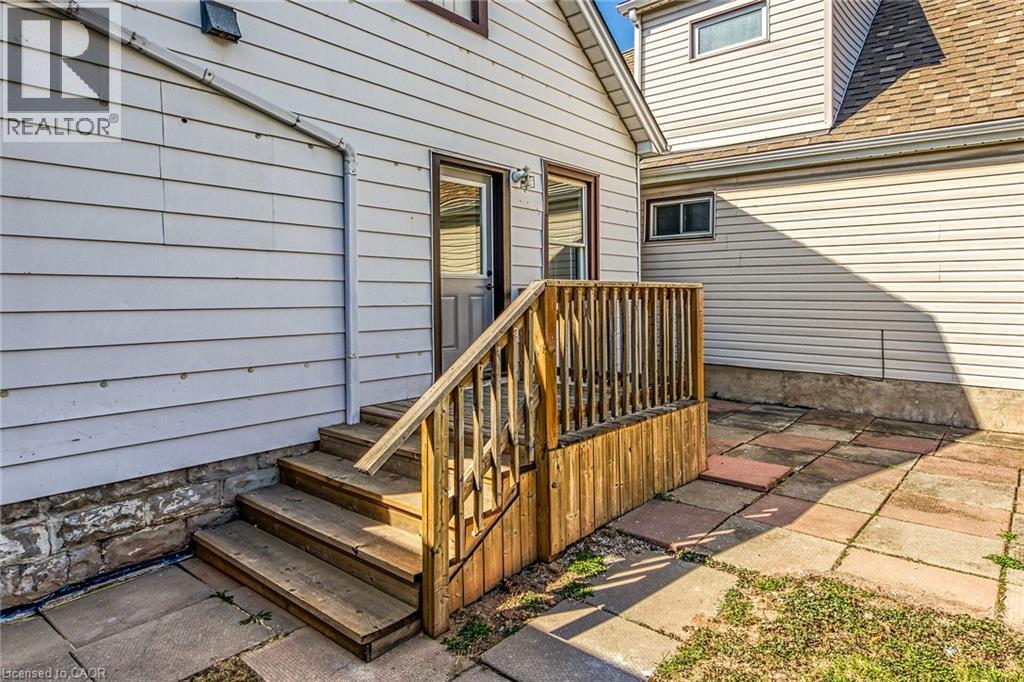 70 Robins Avenue, Hamilton, ON - Outdoor With Exterior