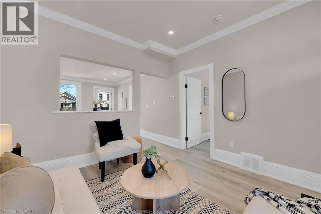 70 Robins Avenue, Hamilton, ON - Indoor