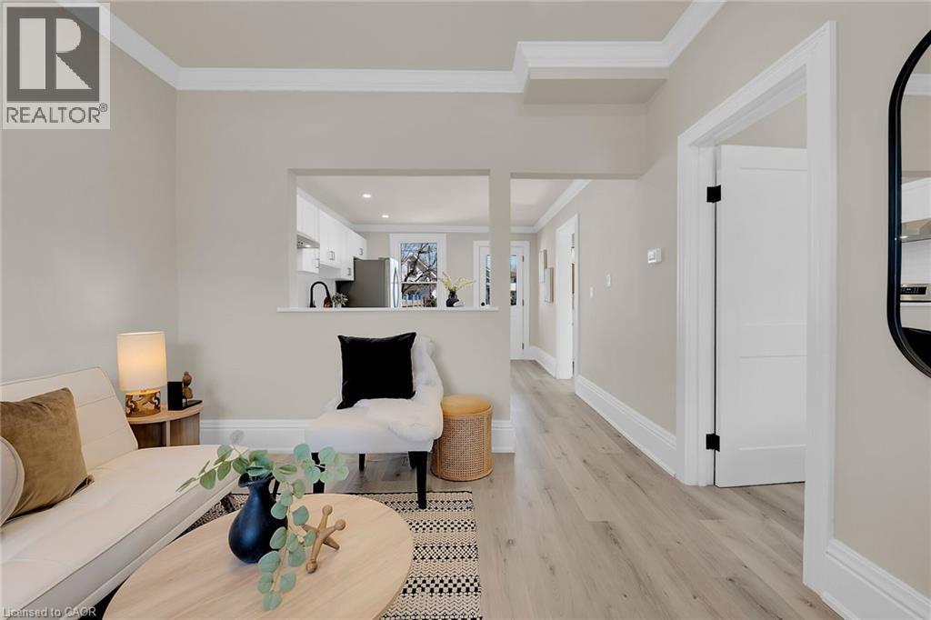 70 Robins Avenue, Hamilton, ON - Indoor Photo Showing Other Room