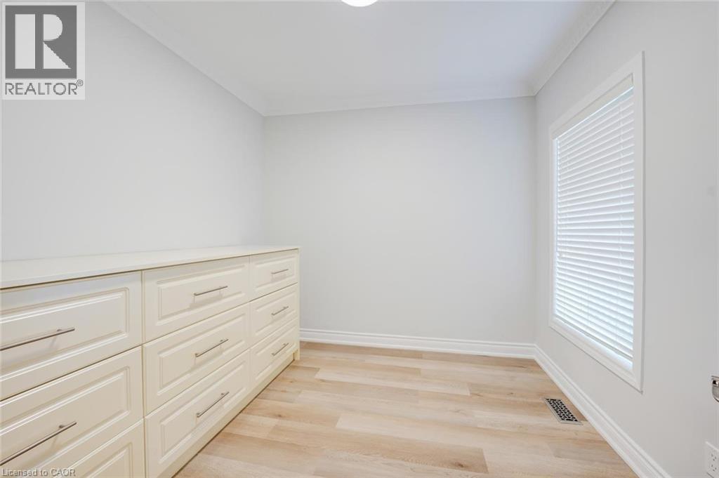 8 Ridgewood Drive, Richmond Hill, ON - Indoor Photo Showing Other Room