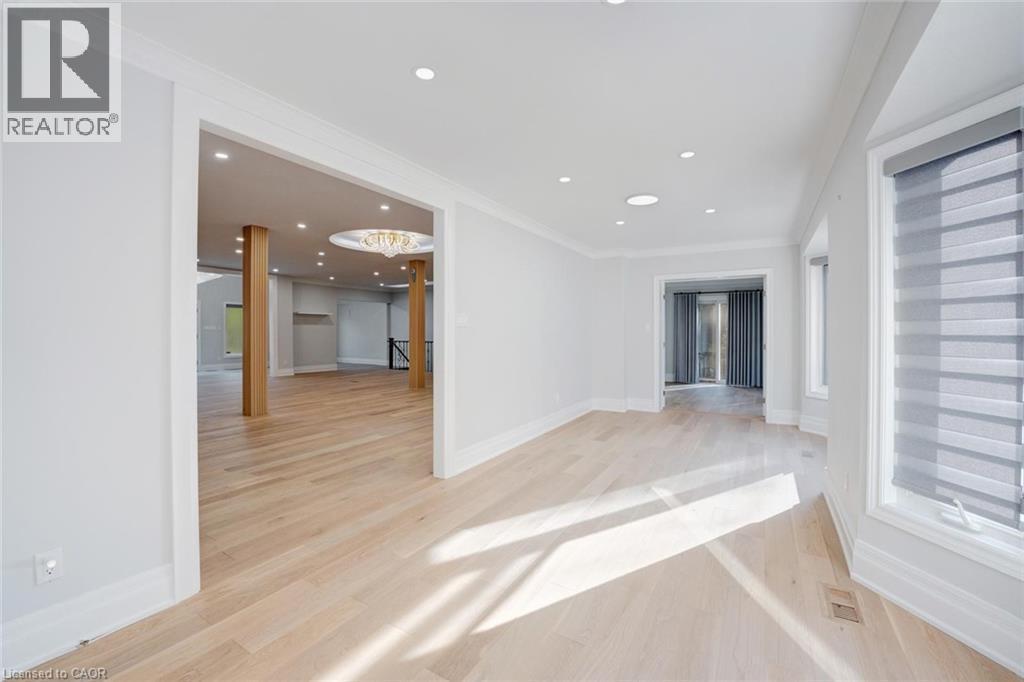 8 Ridgewood Drive, Richmond Hill, ON - Indoor Photo Showing Other Room