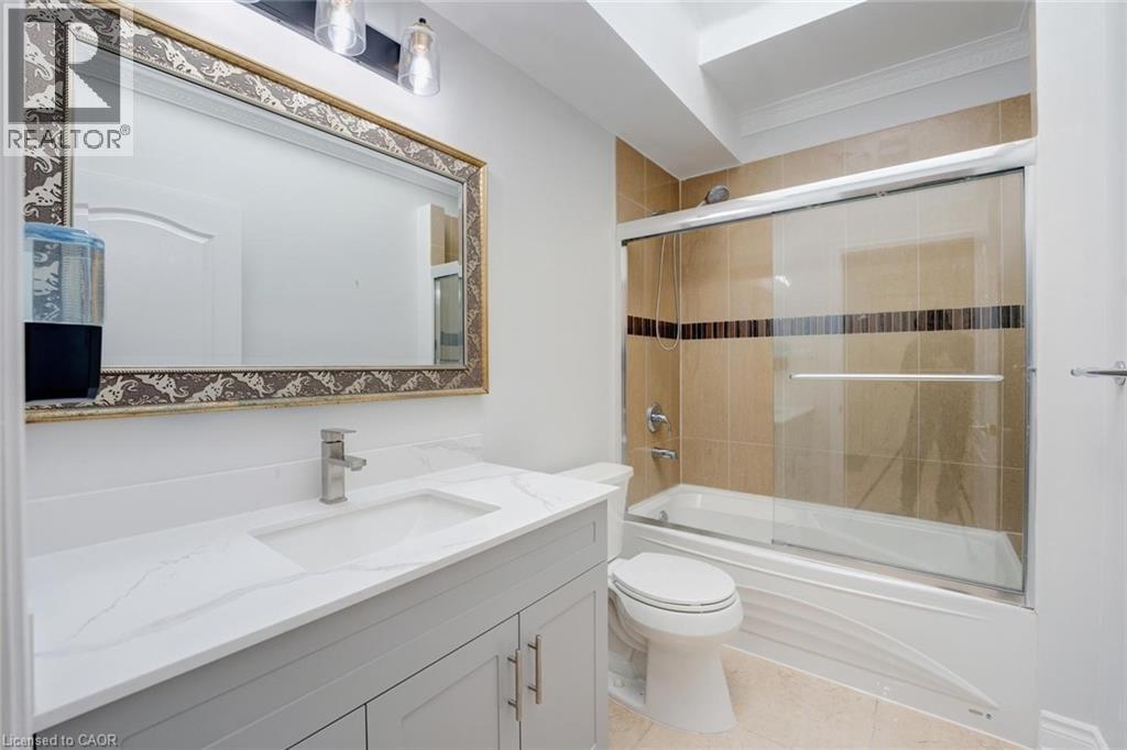 8 Ridgewood Drive, Richmond Hill, ON - Indoor Photo Showing Bathroom
