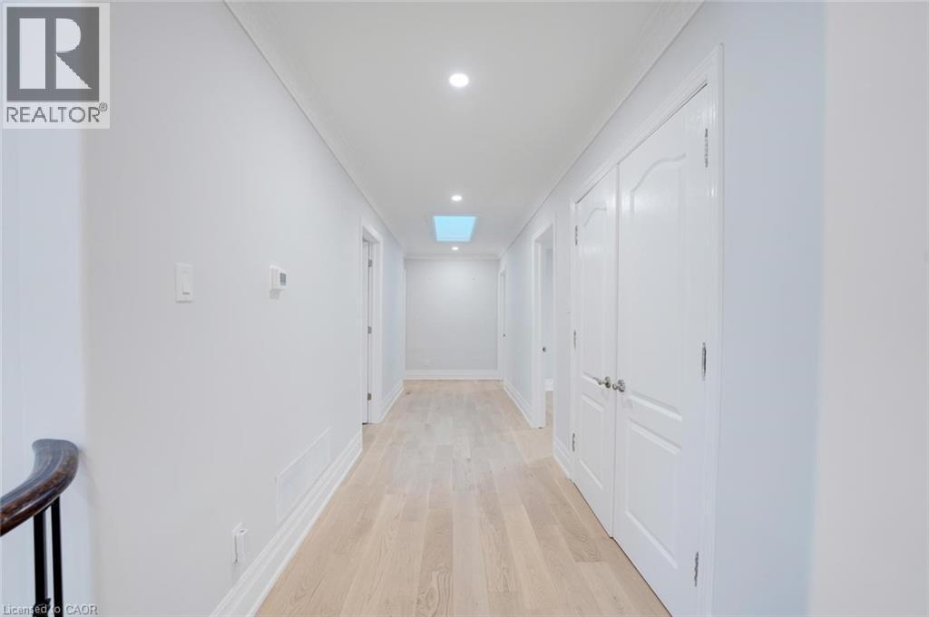 8 Ridgewood Drive, Richmond Hill, ON - Indoor Photo Showing Other Room