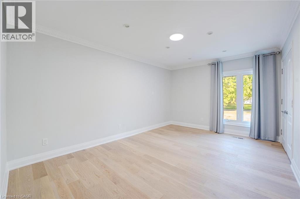 8 Ridgewood Drive, Richmond Hill, ON - Indoor Photo Showing Other Room