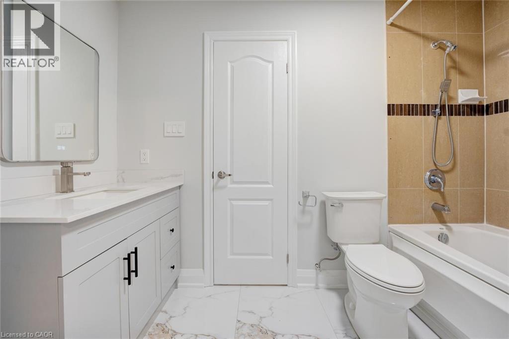 8 Ridgewood Drive, Richmond Hill, ON - Indoor Photo Showing Bathroom