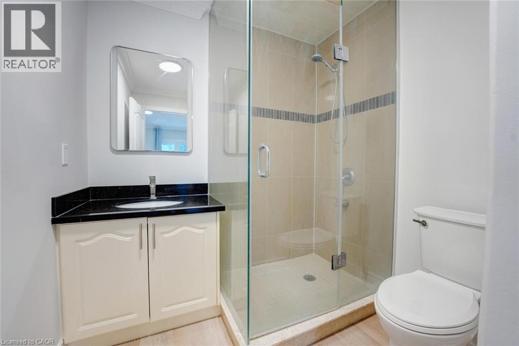 8 Ridgewood Drive, Richmond Hill, ON - Indoor Photo Showing Bathroom