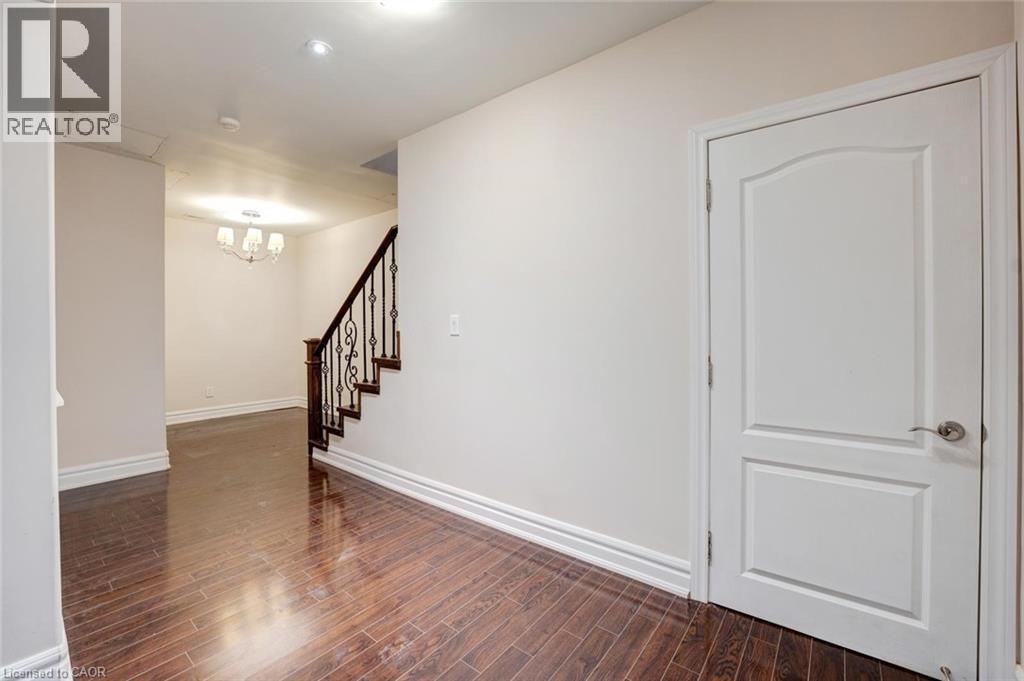 8 Ridgewood Drive, Richmond Hill, ON - Indoor Photo Showing Other Room