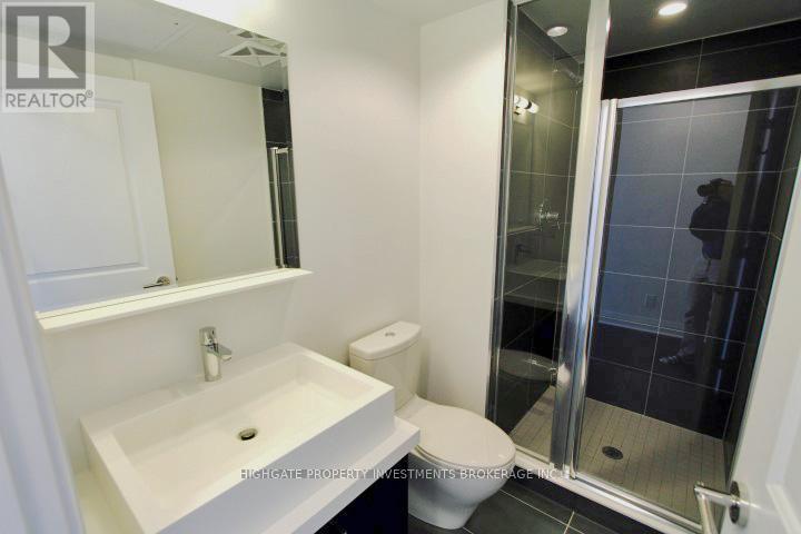 2407 - 1080 Bay Street, Toronto, ON - Indoor Photo Showing Bathroom