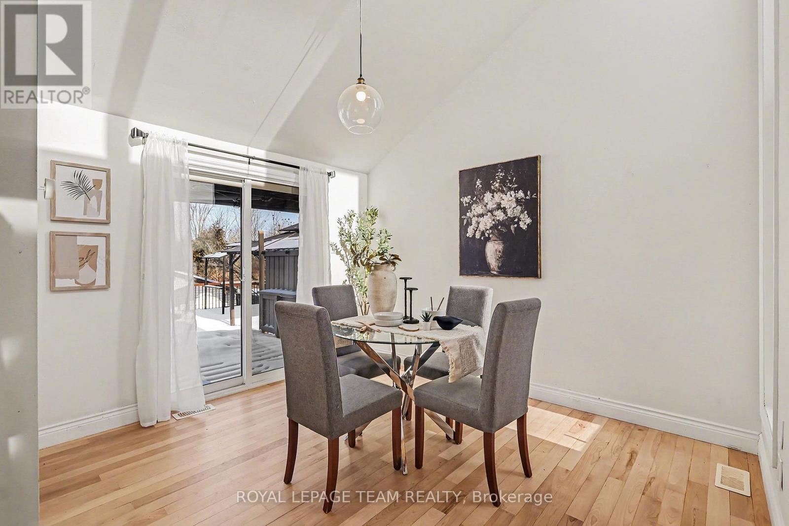 Dining Area - 237 Queen West Street, North Dundas, ON - Indoor Photo Showing Dining Room