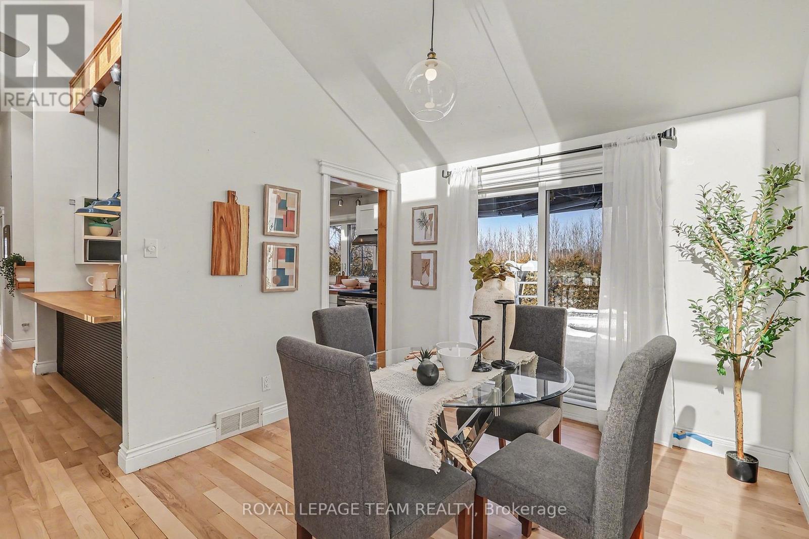 Dining Area - 237 Queen West Street, North Dundas, ON - Indoor Photo Showing Dining Room
