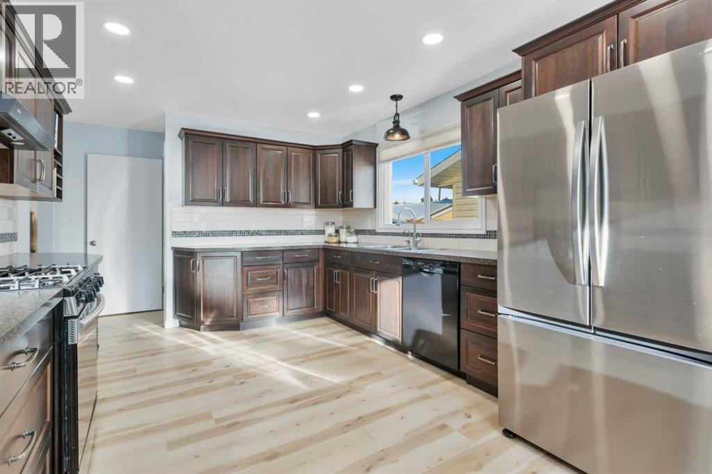 30 Wishart Street, Red Deer, AB - Indoor Photo Showing Kitchen With Upgraded Kitchen