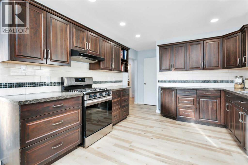 30 Wishart Street, Red Deer, AB - Indoor Photo Showing Kitchen