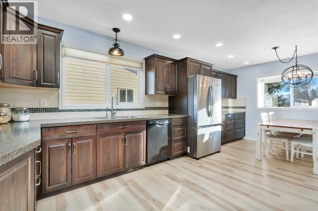 30 Wishart Street, Red Deer, AB - Indoor Photo Showing Kitchen