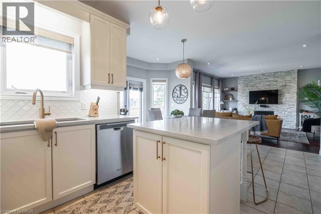 51 Showcase Drive, Hamilton, ON - Indoor Photo Showing Kitchen With Upgraded Kitchen