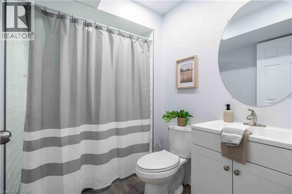 3 pc Bathroom with vanity, a shower with curtain, and dark wood-style floors - 51 Showcase Drive, Hamilton, ON - Indoor Photo Showing Bathroom